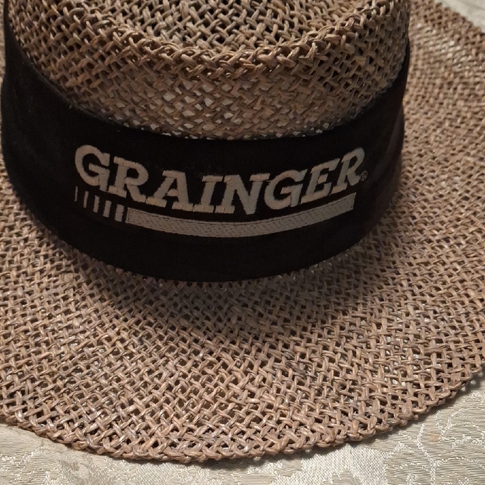 Brown and Black Men's Grooming Hat